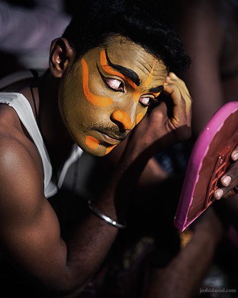 A Kattai koothu performer putting on his make-up at the Mylapore festival in Chennai